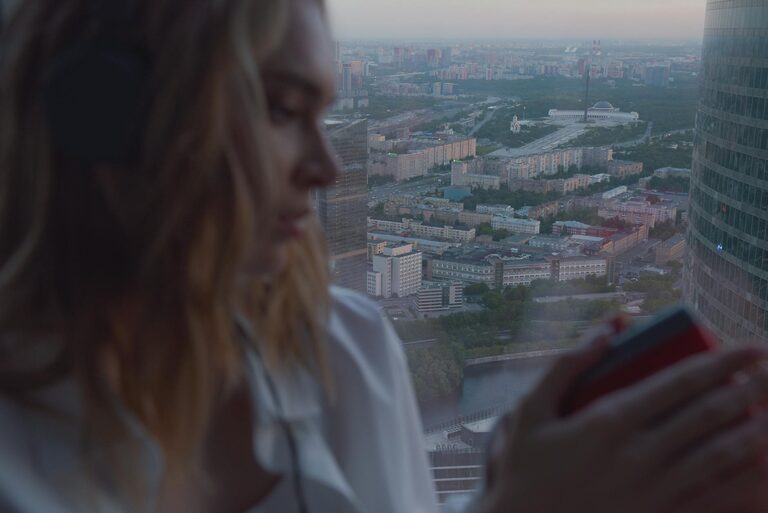 How to Create a Relaxing Playlist for Peaceful Evenings